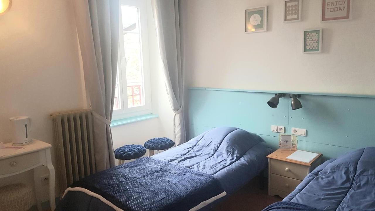 Maison D'Hotes "La Pierre Pointue" Saint-Léons Eksteriør bilde